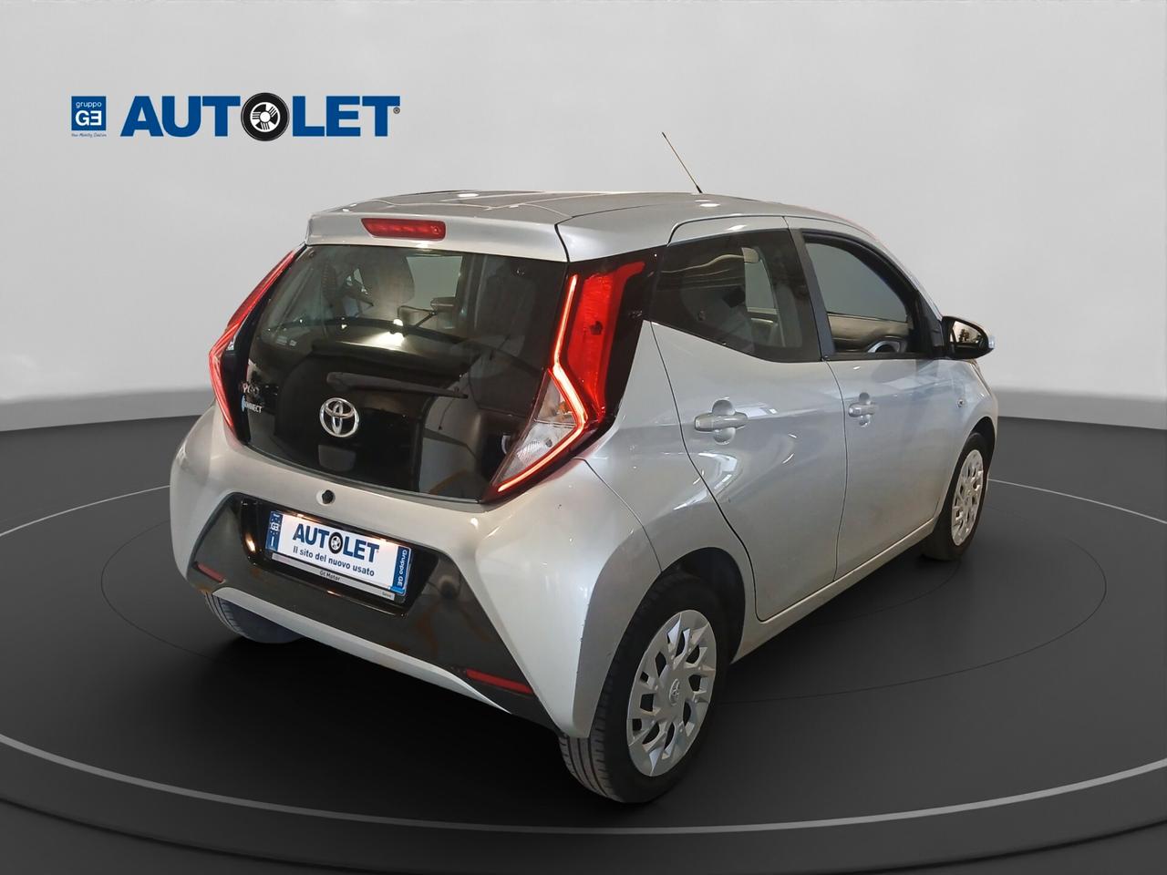 Toyota Aygo Connect 1.0 VVT-i 72 CV 5 porte x-play