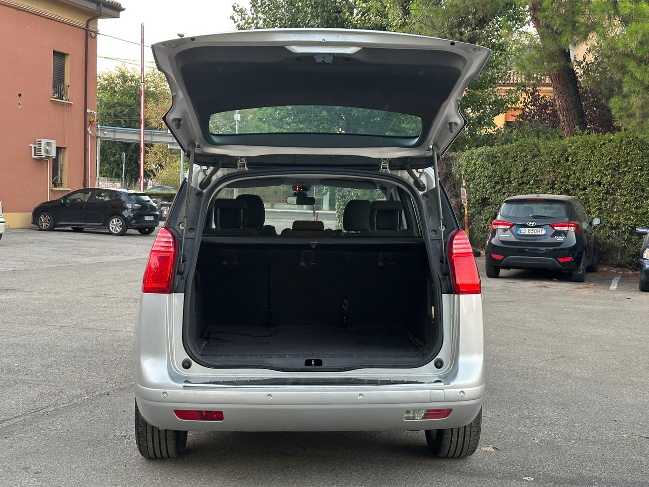 Peugeot 5008 1.6 HDi 112CV Business 5 posti