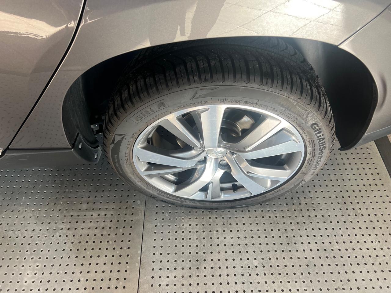 Peugeot 2008 PureTech Turbo 110 S&S Black Matt