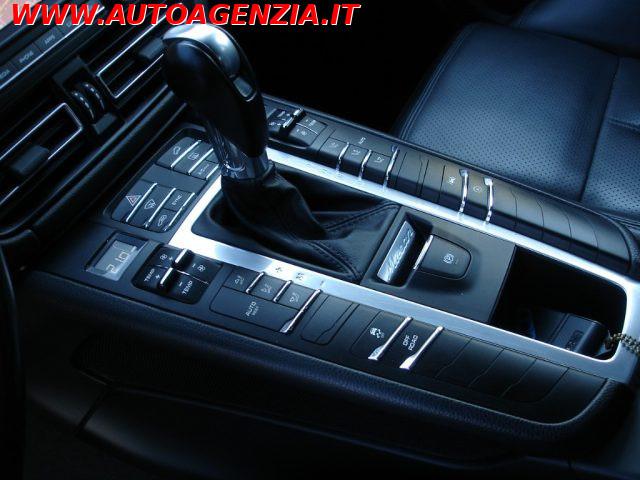 PORSCHE Macan 2.0 S