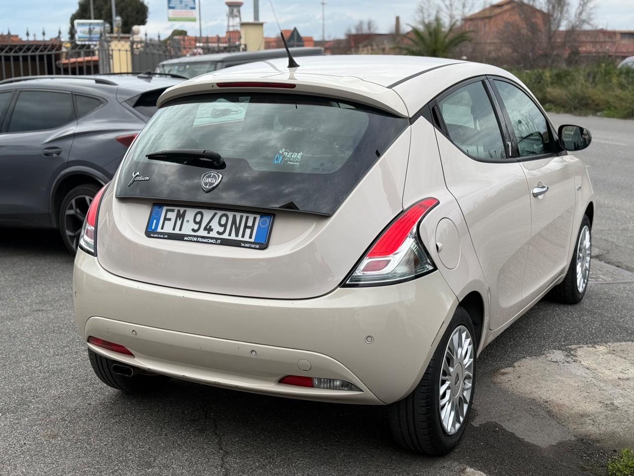 Lancia Ypsilon 1.2 69cv 5 porte Gold