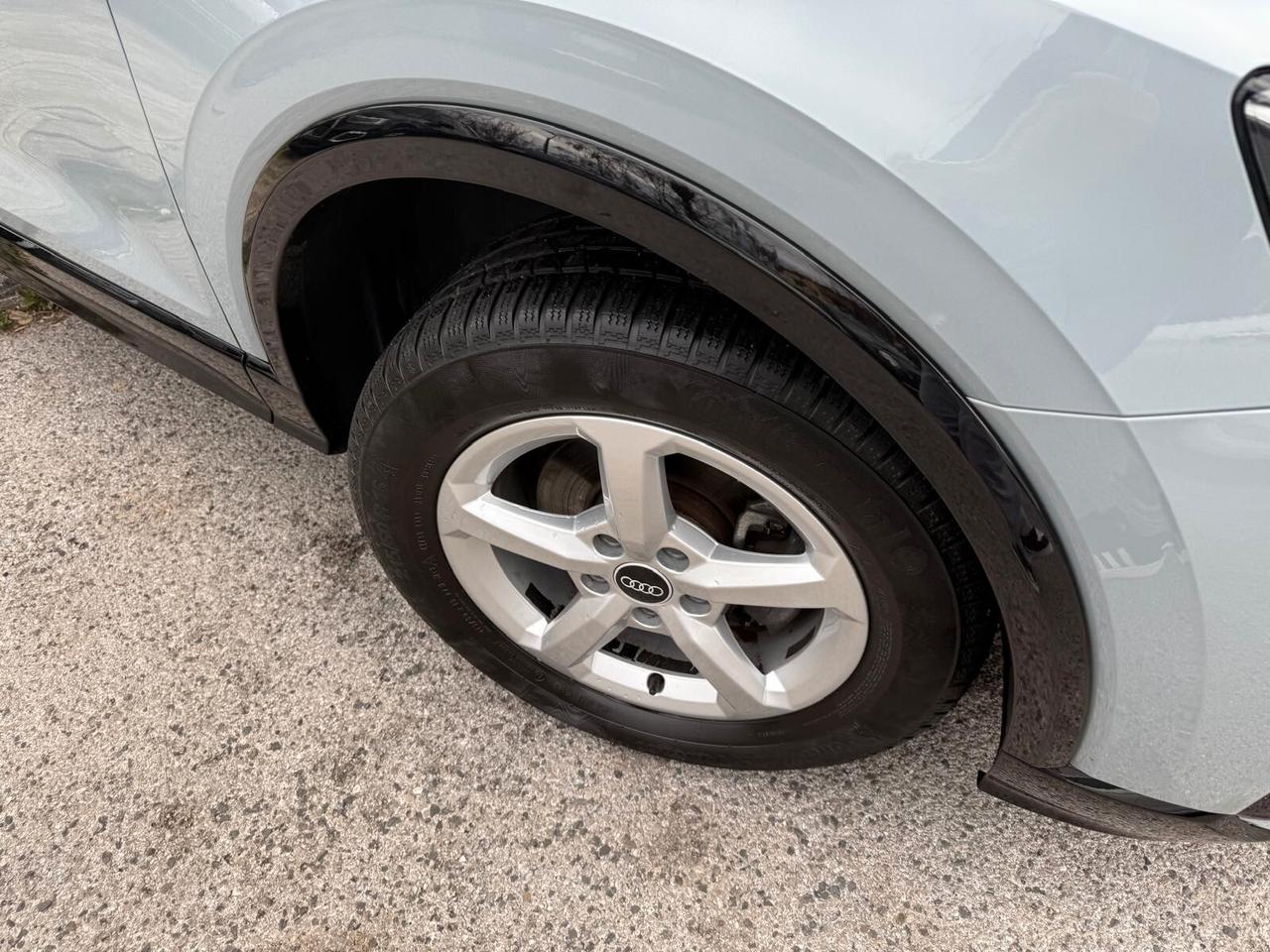 Audi Q2 30 TDI cockpit pelle led