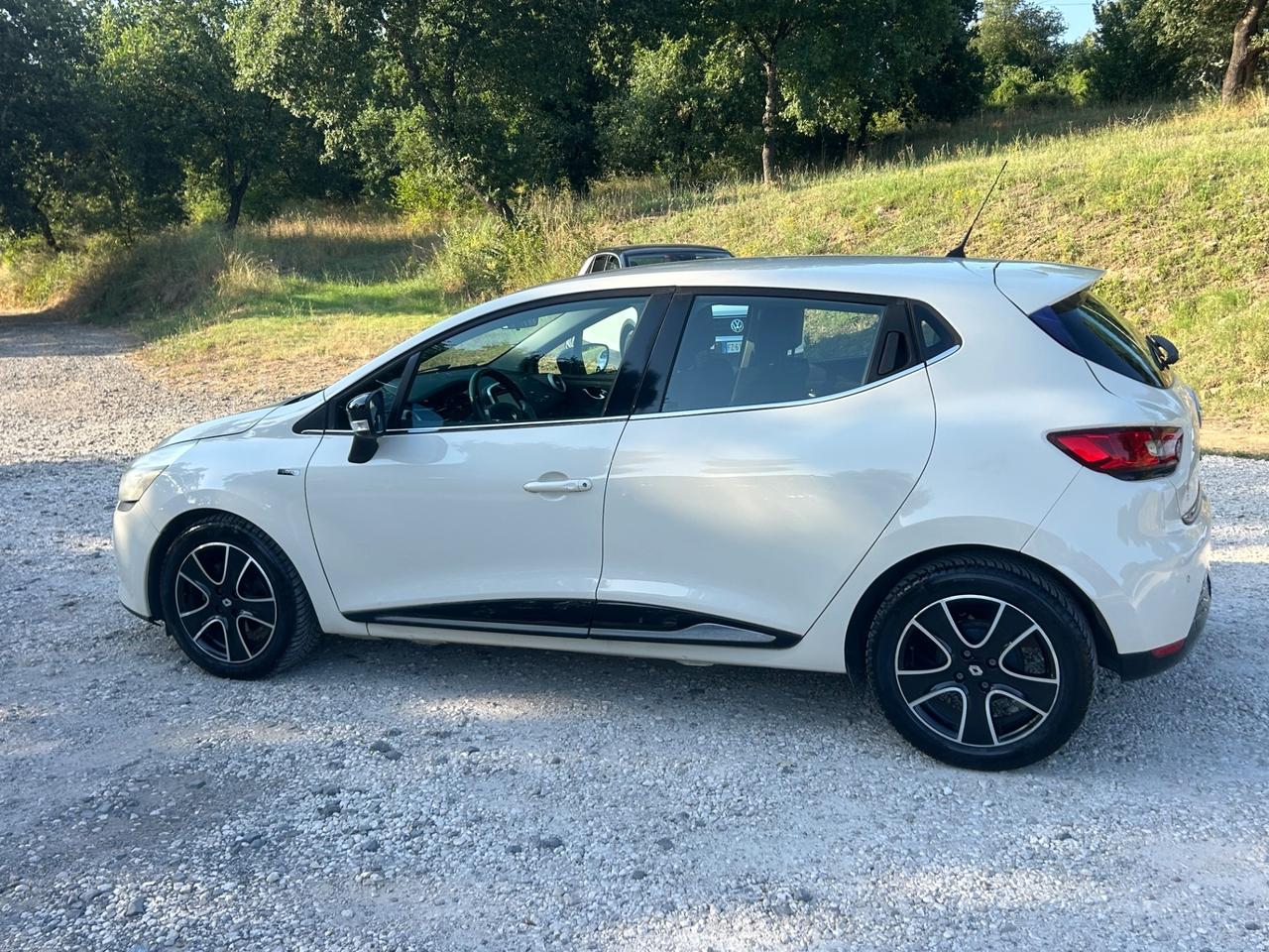 Renault Clio 1.2 75CV 5 porte Intens rate permute neopatentati