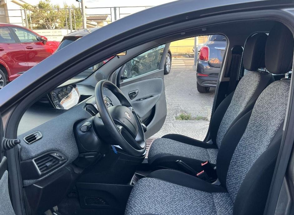 Lancia Ypsilon 1.0 FireFly 5 porte S&S Hybrid Ecochic Silver