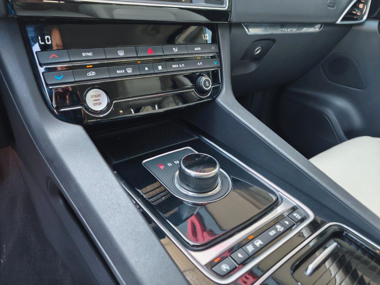 Jaguar F-Pace 2.0d Prestige awd 180cv auto
