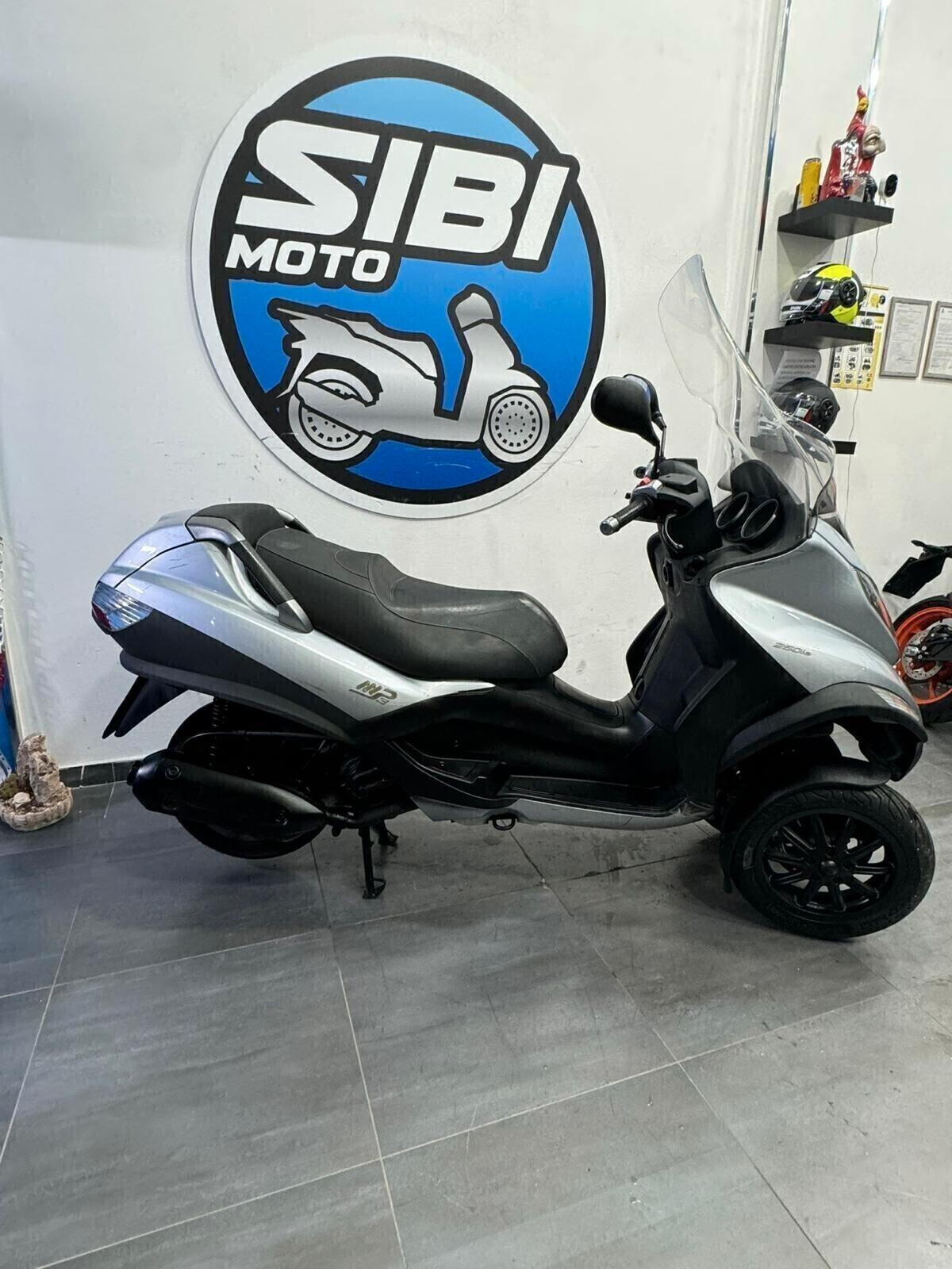Piaggio MP3 250