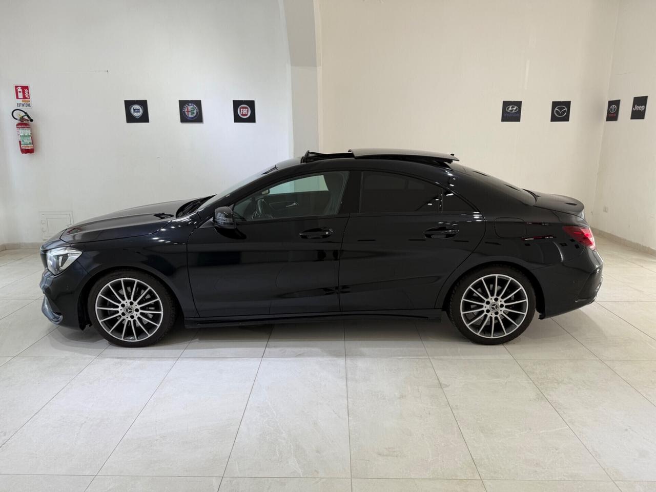 CLA 220 D AUTOMATIC PREMIUM TOTAL BLACK