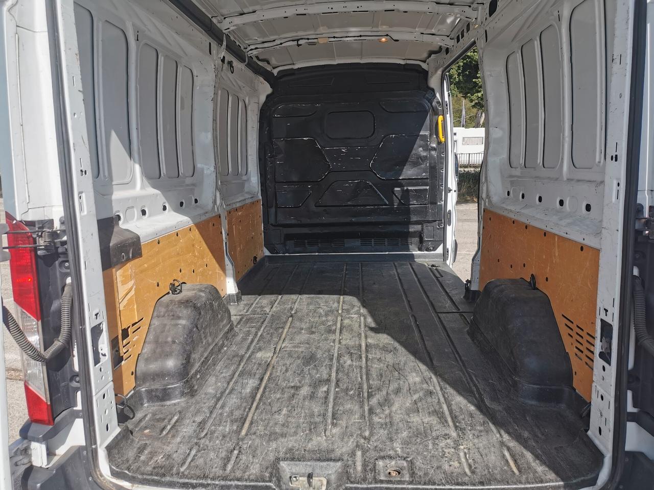 Ford Transit 2.0 DIESEL /OK PERMUTE / UNICO PROPRIETARIO