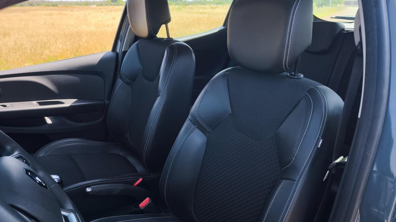 RENAULT CLIO MOSCHINO 1.5dCI 75cv Neopatentati