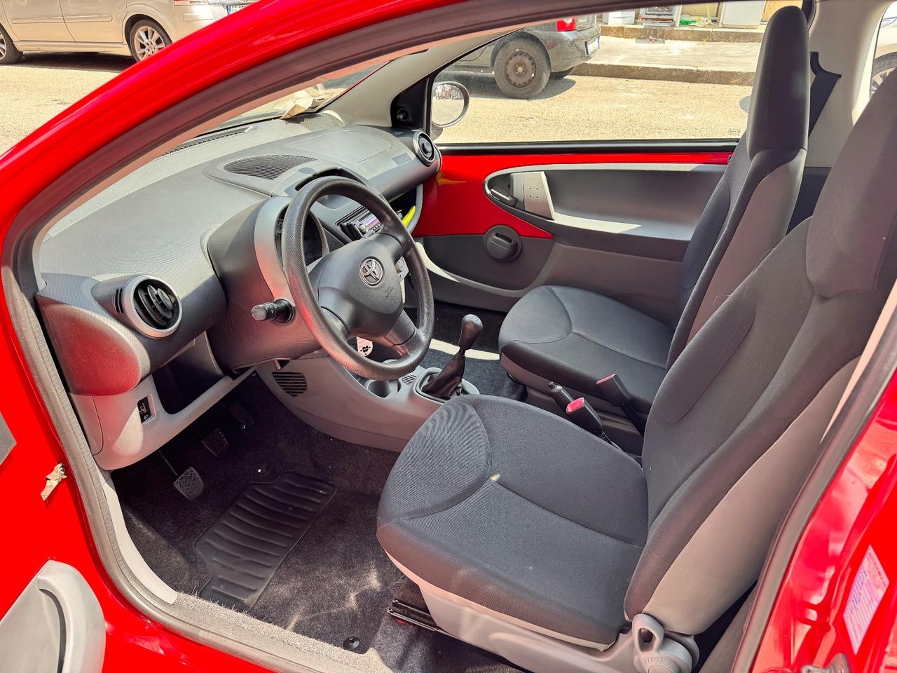 Toyota Aygo 1.0 OK NEOPATENTATI - COME NUOVA - POCHI KM