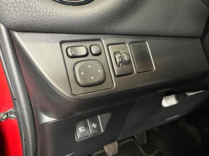 TOYOTA Yaris 3ª serie Yaris 1.0 5 porte Trend ...