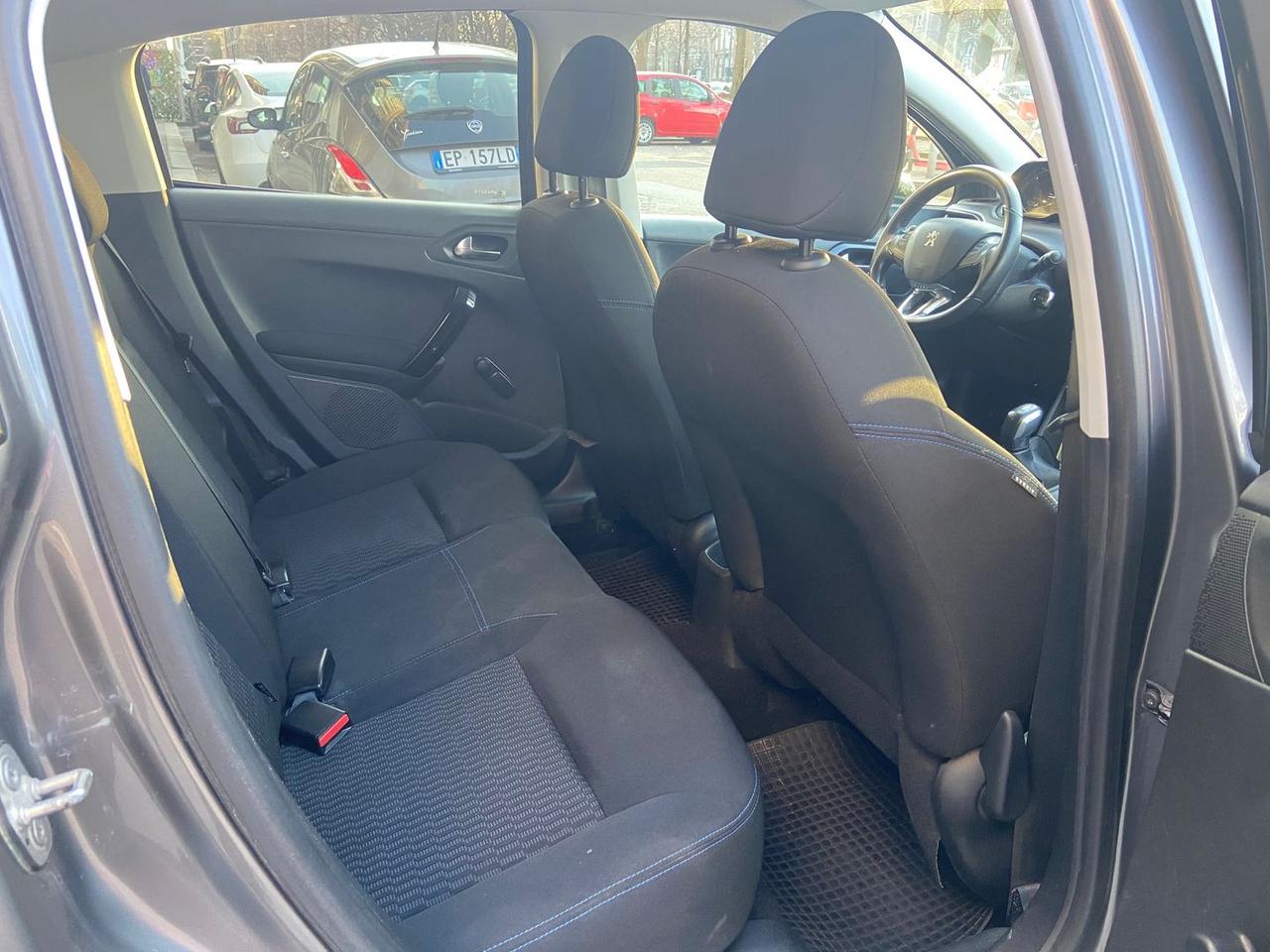 Peugeot 208 Signature 1.2 PureTech #9979