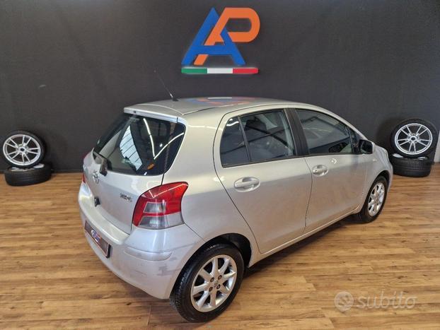 TOYOTA Yaris 1.3 5 porte Sol