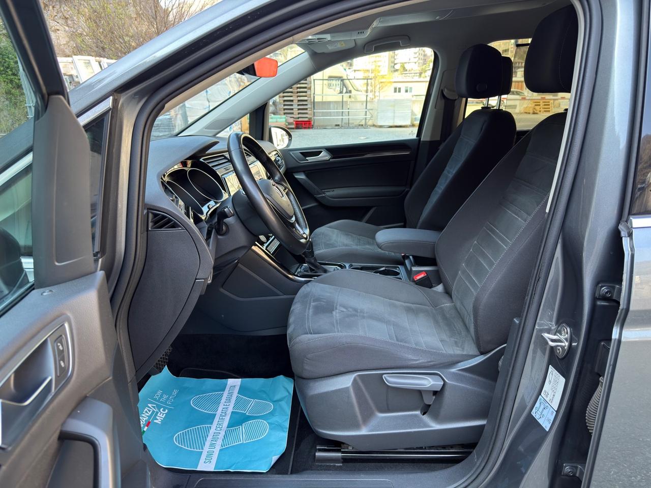 VOLKSWAGEN TOURAN 2.0 TDI 150cv DSG UN PROPRIETARIO