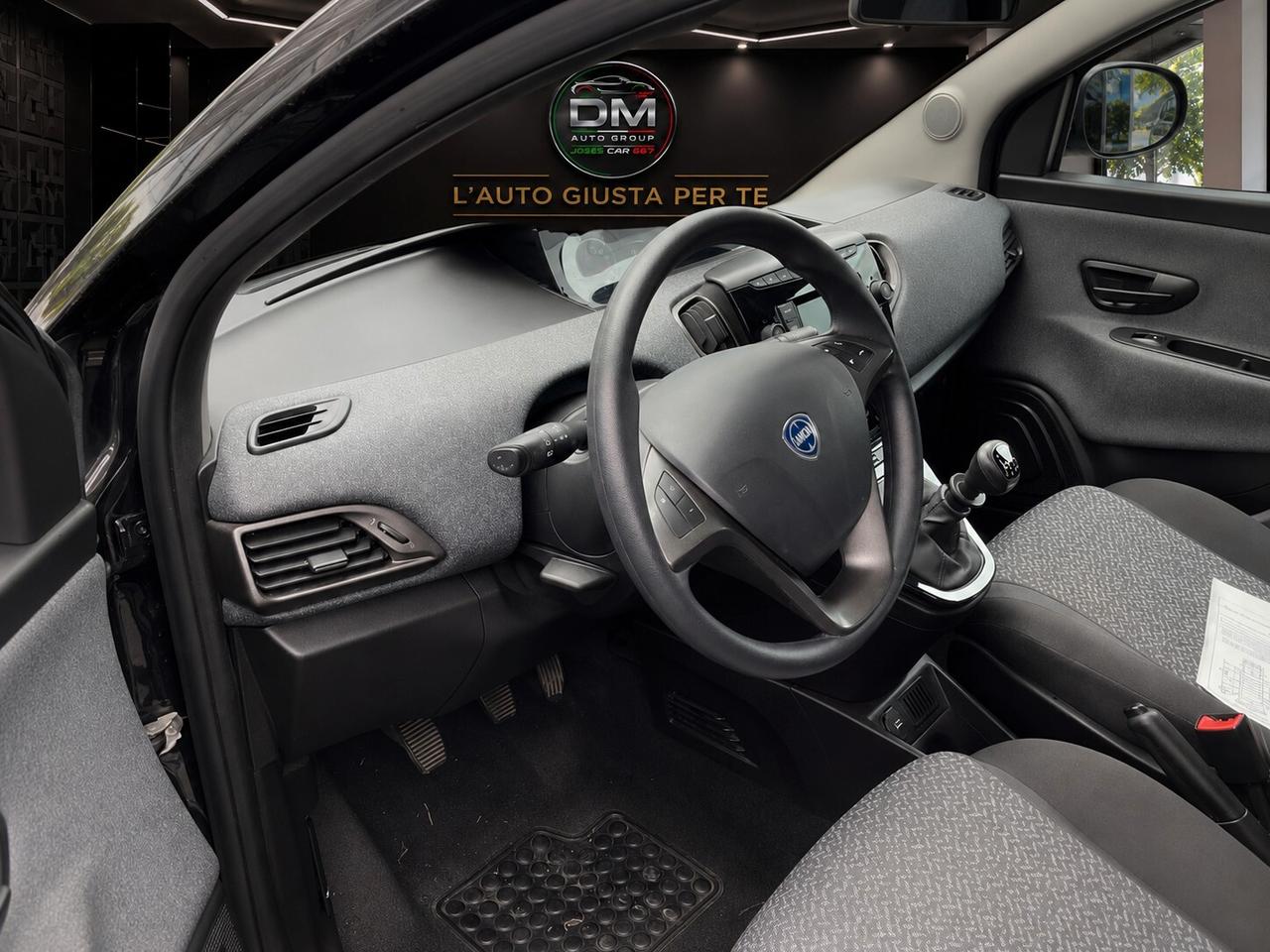 Lancia Ypsilon 1.0 FireFly 5 porte S&S Hybrid Silver