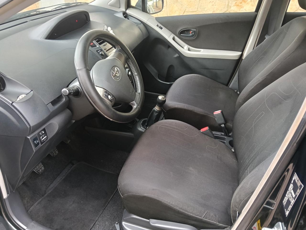 Toyota Yaris 1.0 5 porte Sol Uniprop. km origin. vetrina