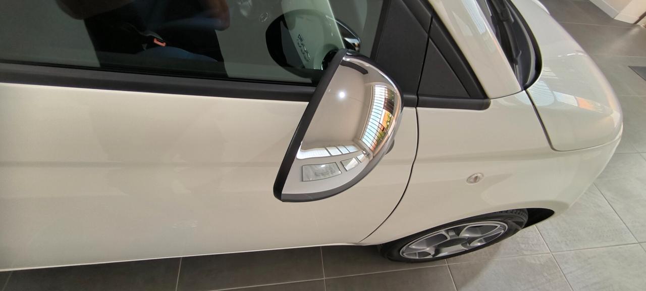 Fiat 500 1.0 Hybrid Cult pari al nuovo