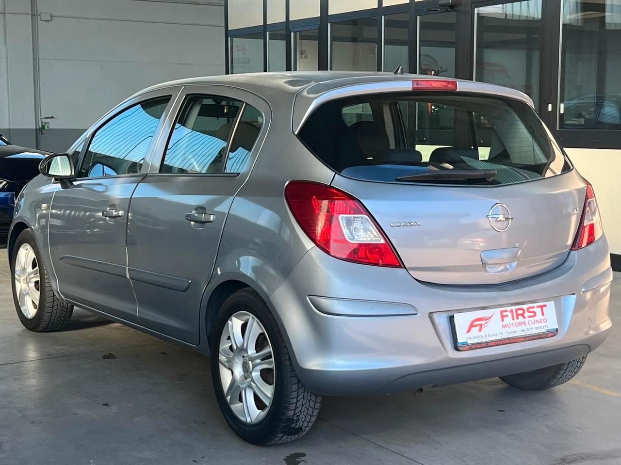 Opel Corsa 1.2 5 porte Cosmo