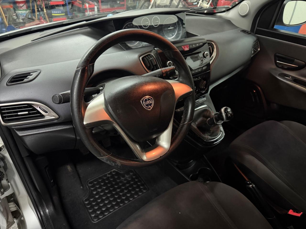 Lancia Ypsilon 1.2 69 CV 5 porte S&S Silver