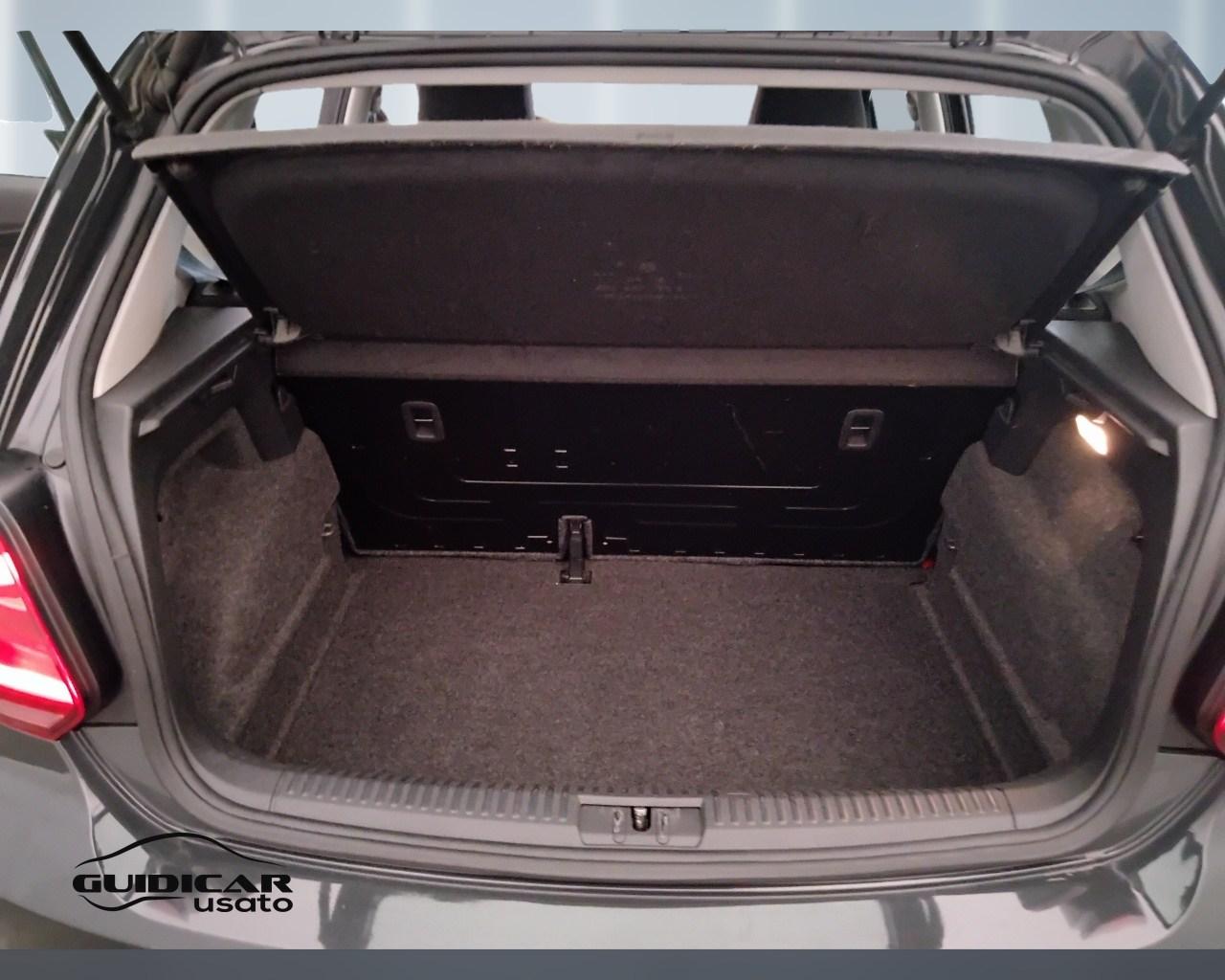 VOLKSWAGEN Polo V 2014 - Polo 5p 1.0 mpi Trendline 60cv