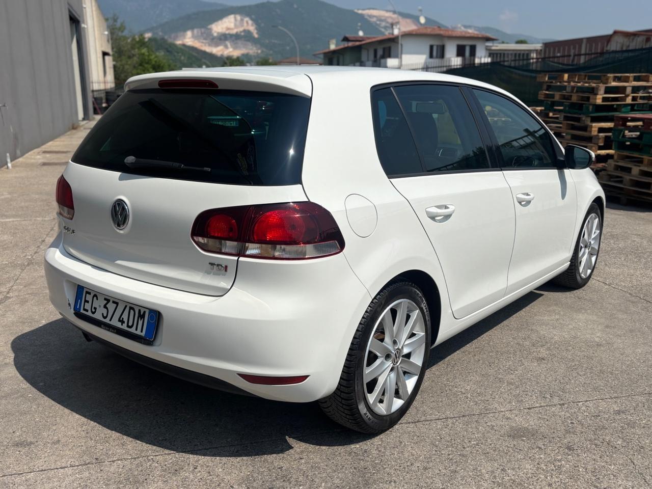 Volkswagen Golf 1.6 TDI CAMBIO AUTOMATICO ANNO 2011