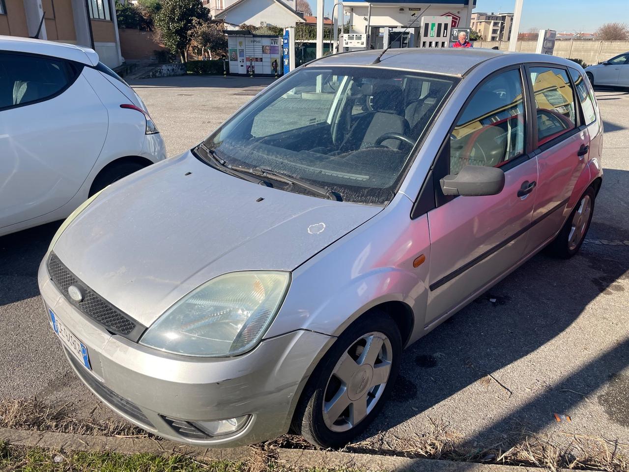 Ford Fiesta 1.4 16V 5p. Ghia