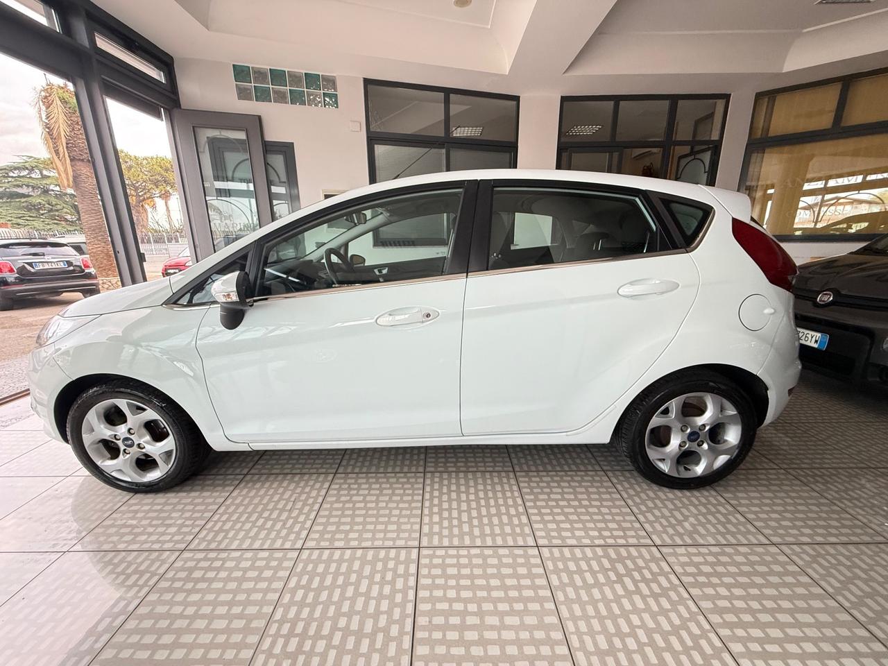 Ford Fiesta 1.4 16V 5p. Bz.- GPL Titanium Bs.