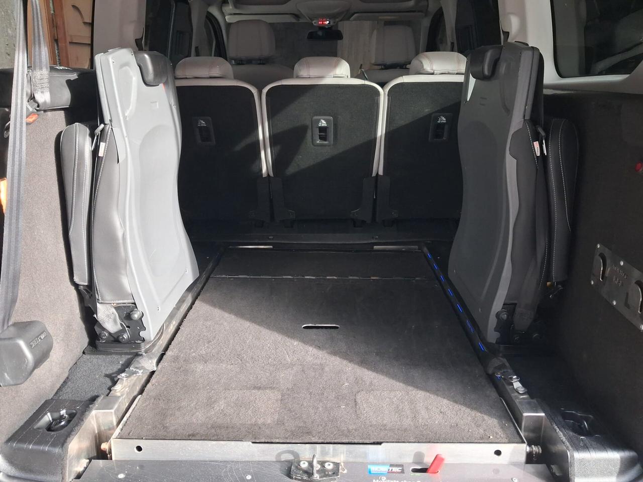 Toyota Proace Pianale ribassato con rampa disabili in carrozzina