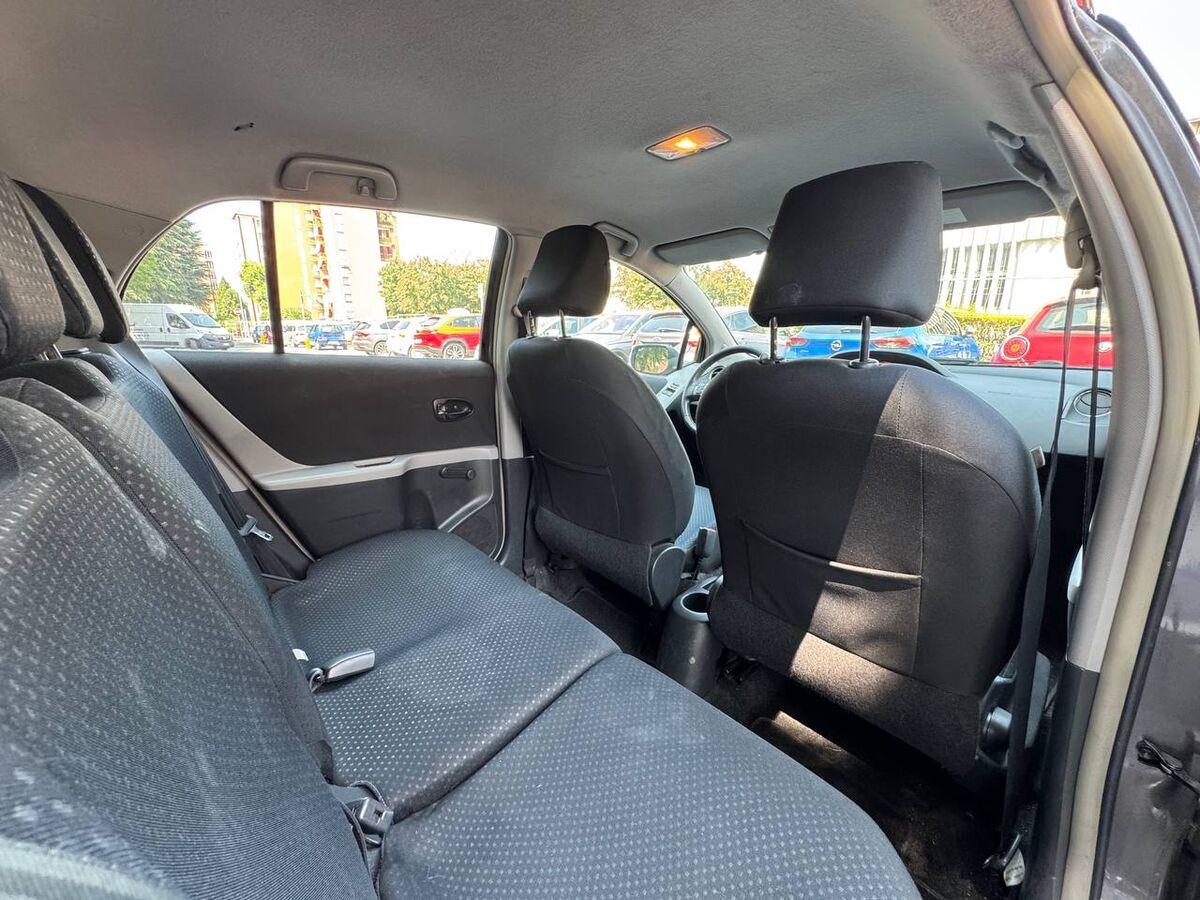 Toyota Yaris 1.3 dual Sol 5p m-mt