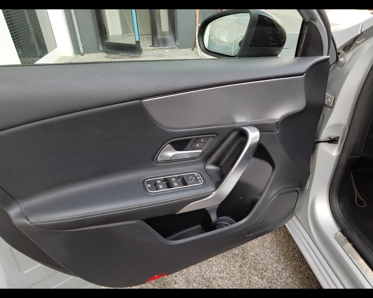 Mercedes-Benz Classe A - W177 2018 - A 180 d Sport auto