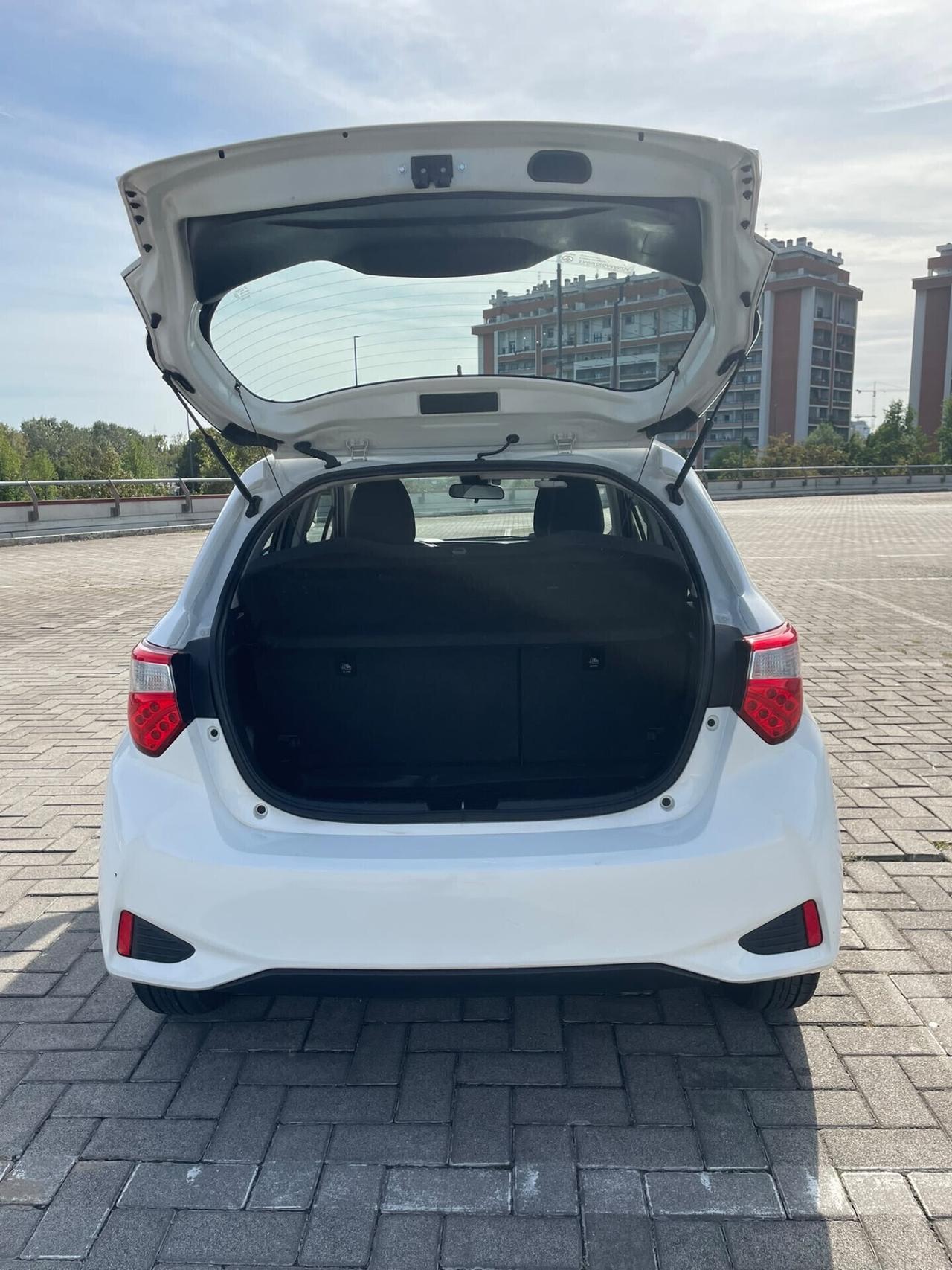 Toyota Yaris 1.5 Full Hybrid 5 porte Active 12 MESI GARANZIA
