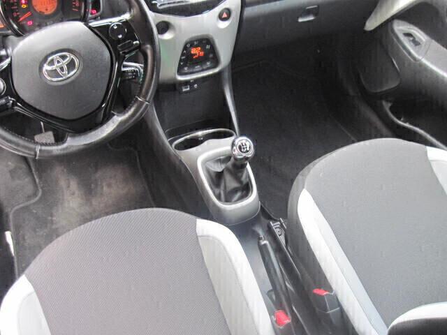 Toyota Aygo 1.0 VVT-i 69 CV 5 porte x-cool TSS FINANZIABILE NEOPATENTATI