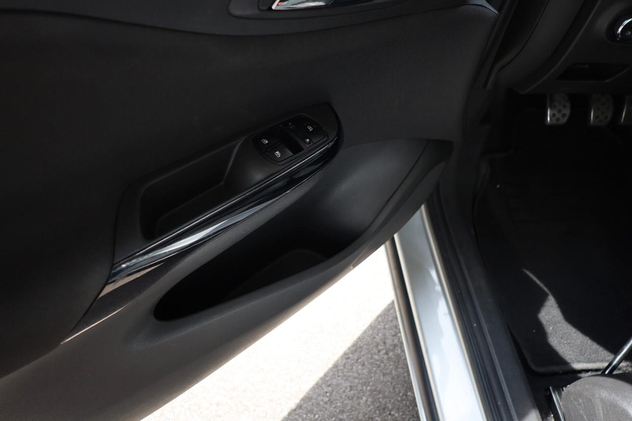 OPEL CORSA 1.2 B- COLOR neopatentati KM 59.000