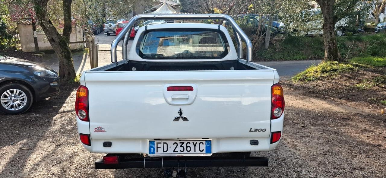 Mitsubishi L200 2.4 DI-D/154CV Club Cab Inform