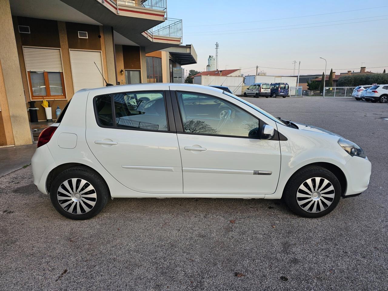 Renault Clio 1.2 16V 5 porte GPL - Neopatentati