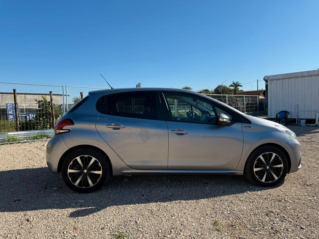 Peugeot 208 PureTech 82 Stop&Start 5 porte Signature