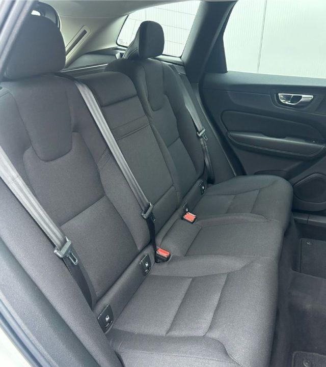 VOLVO XC60 B4 (d) Geartronic Momentum Pro
