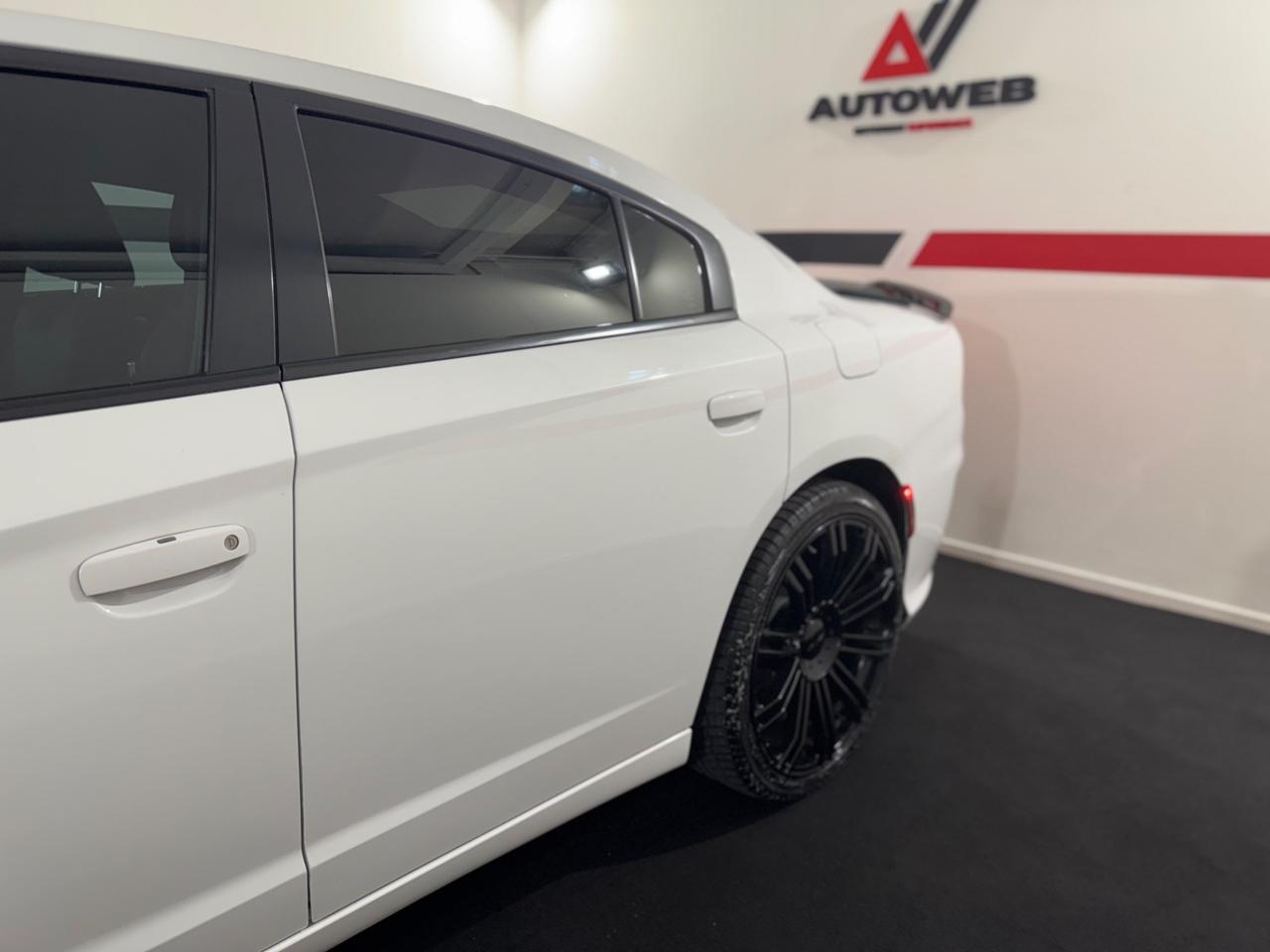 Dodge Charger 3.6 L V6 SXT ' CERCHI 22 '