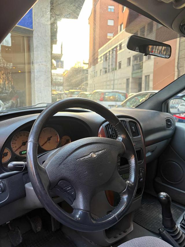 CHRYSLER Voyager 2.5 CRD cat LX