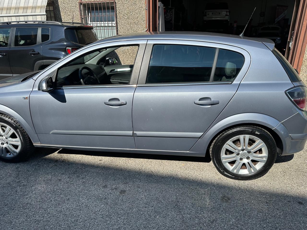 Opel Astra 1.6 16V VVT 5 porte Cosmo