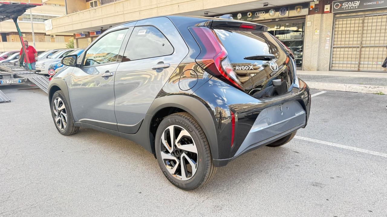 Toyota Aygo X 1.0 VVT-i 72 CV 5 porte Lounge Air S-CVT LED NAVI KAMERA PDC CERCHI 16 CAR PLAY KM 0