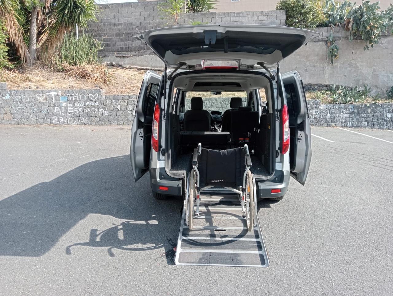 Ford Tourneo Connect Pianale ribassato con rampa disabili in carrozzina