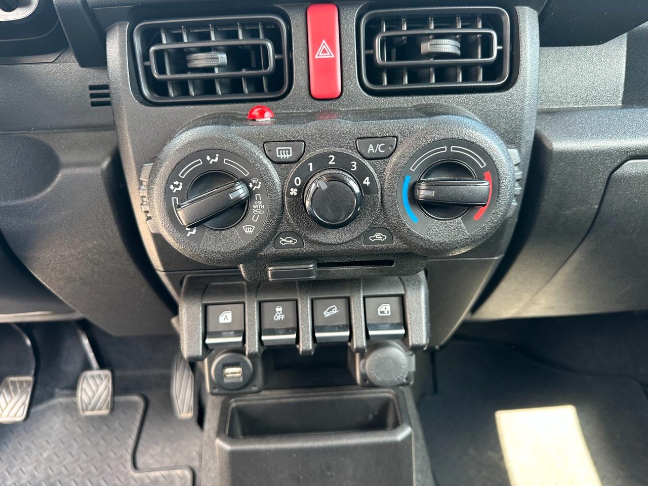 Suzuki Jimny 1.5 5MT