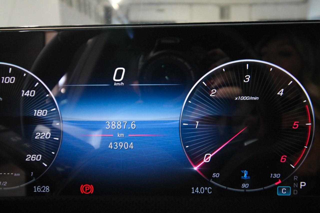 MERCEDES CLASSE A 180D AMG LINE PREMIUM PLUS