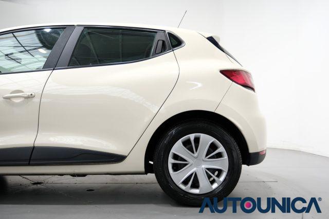 RENAULT Clio 1.2 75 CV 5 PORTE LIFE NEOPATENTATI