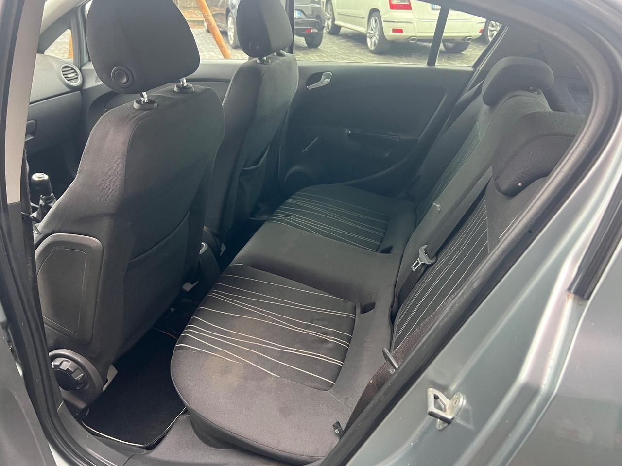 Opel Corsa 1.2 Benzina 2010 E5 - NEOPATENTATI