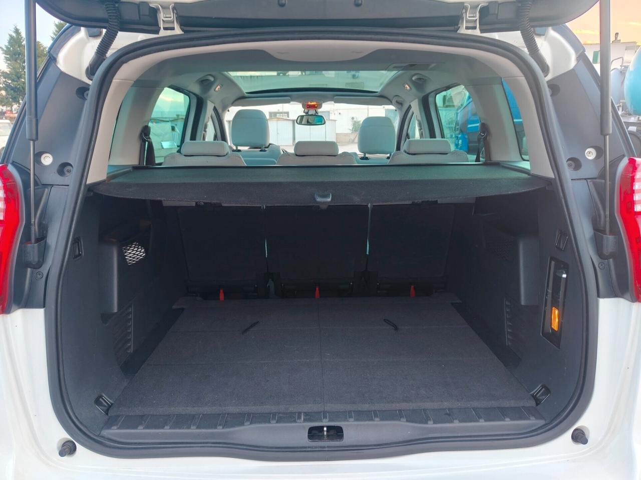 Peugeot 5008 1.6 HDi Business da €135/mese