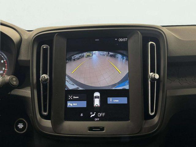 VOLVO XC40 T2 MOMENTUM CORE AUTOMATICA