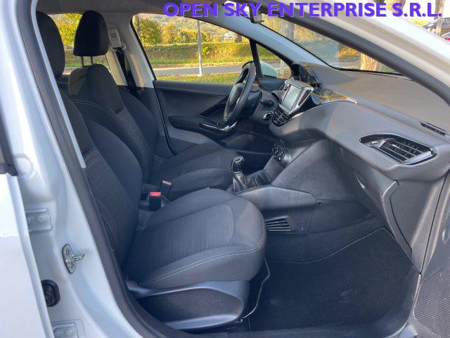 PEUGEOT 208 PureTech 82 Premium NAVI PDC EURO6