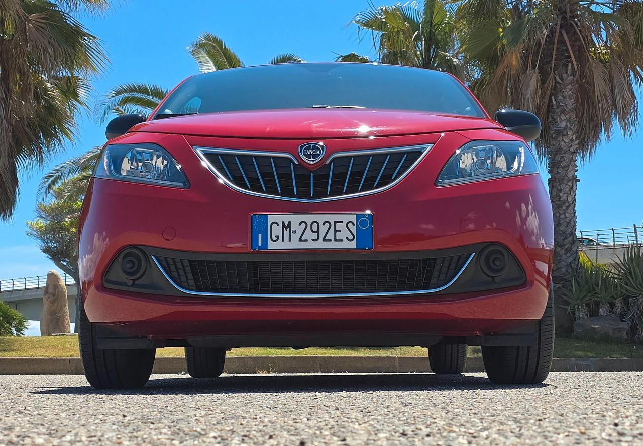 Lancia Ypsilon 1.0 FireFly 5 porte S&S Hybrid Ecochic Silver